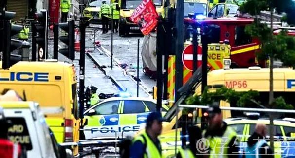 利物浦夺冠庆典吸引百万参与者,男子驾车冲撞致27人受伤送医 利物浦夺冠庆典吸引百万参与者,男子驾车冲撞致27人受伤送医